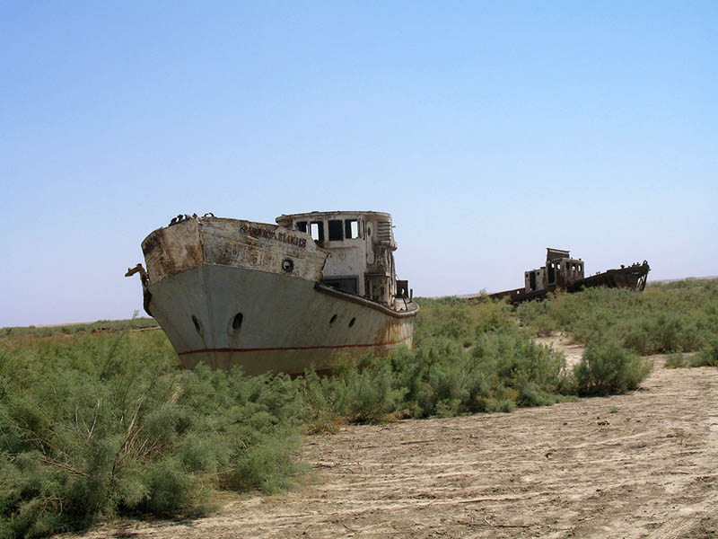 Фото: Корабли на суше в Узбекистане
