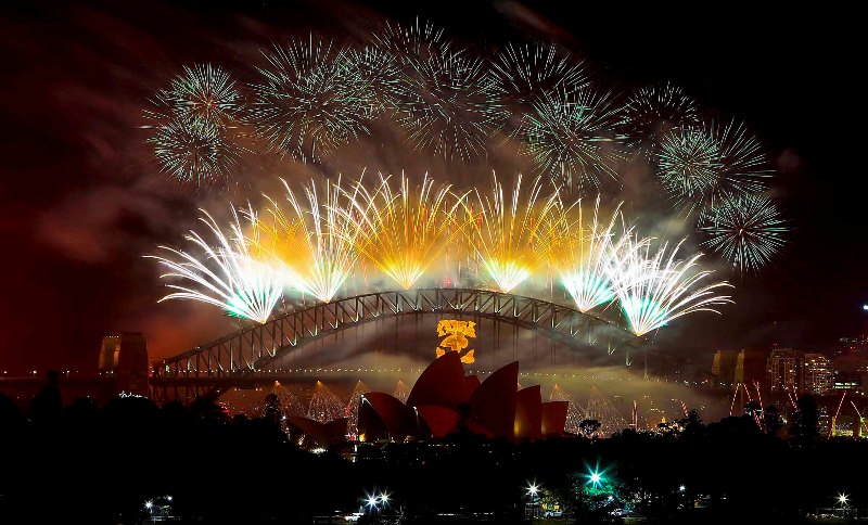Новогодние фейерверки над Сиднейской Гаванью