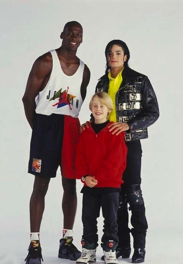 1991 год. Маколей Калкин с Майклом Джорданом и Майклом Джексоном на съемках видео на песню «Jam»