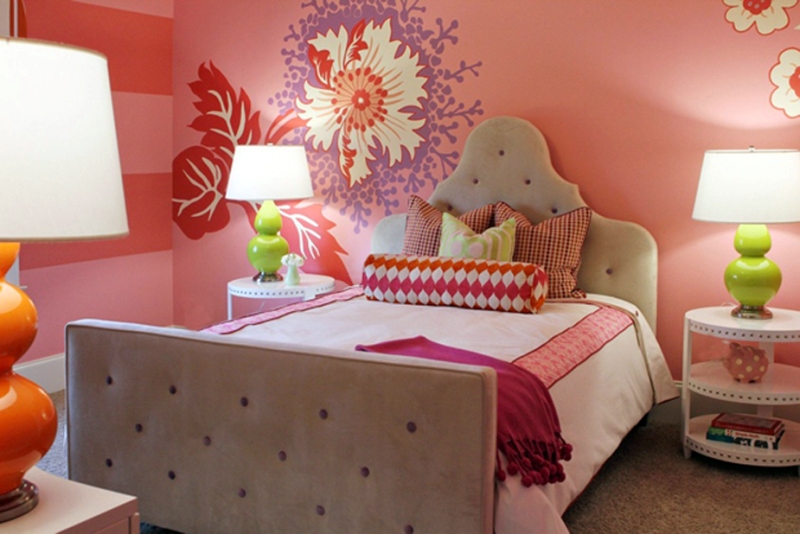 Дизайн детской комнаты для девочки с розовыми обоями