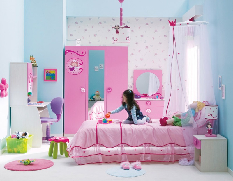 Розово-голубая детская комната для девочек