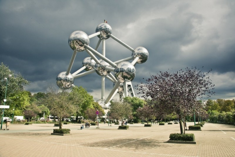 Атомиум, атомиум в Брюсселе молекула железа