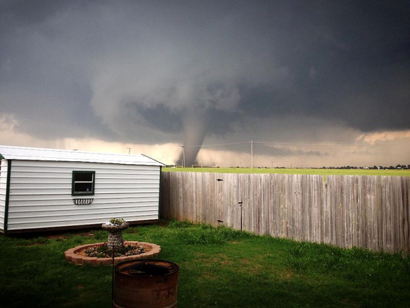 Впечатляющий любительский кадр одного из торнадо Оклахоме.