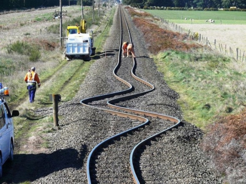 Железнодорожные рельсы после землетрясения в Новой Зеландии.
