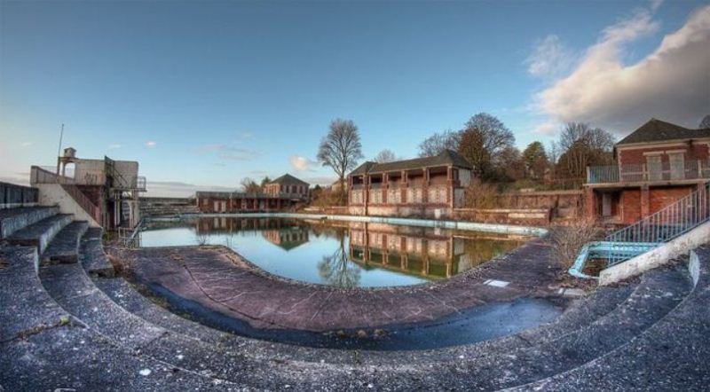 Заброшенный открытый плавательный бассейн Лидо, Великобритания