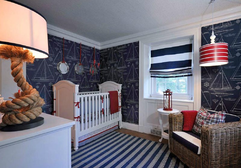 Интерьер детской комнаты в классической морской гамме с насыщенными оттенками