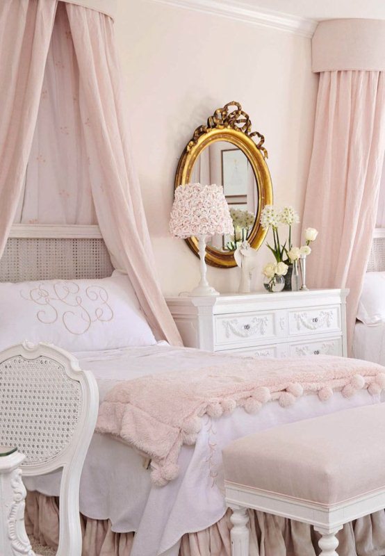 Романтический дизайн спальни в нежных розовых оттенках