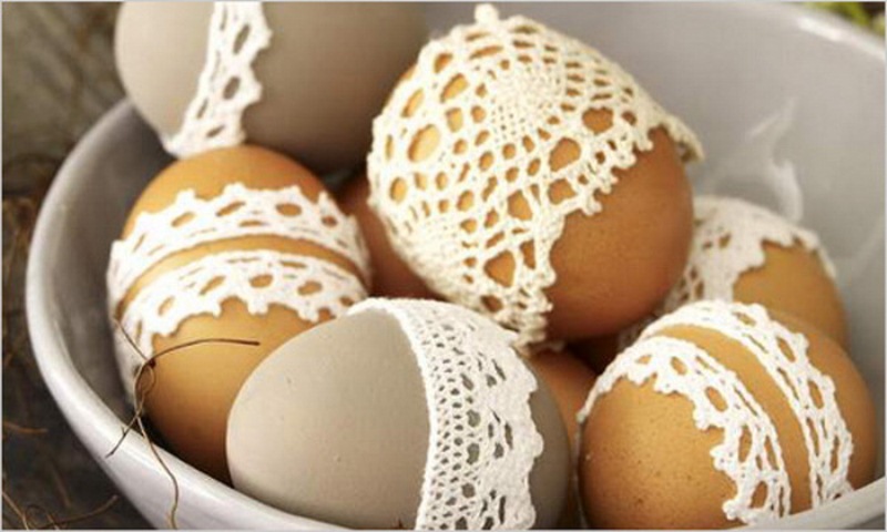 Нежное украшение пасхальных яиц кружевом