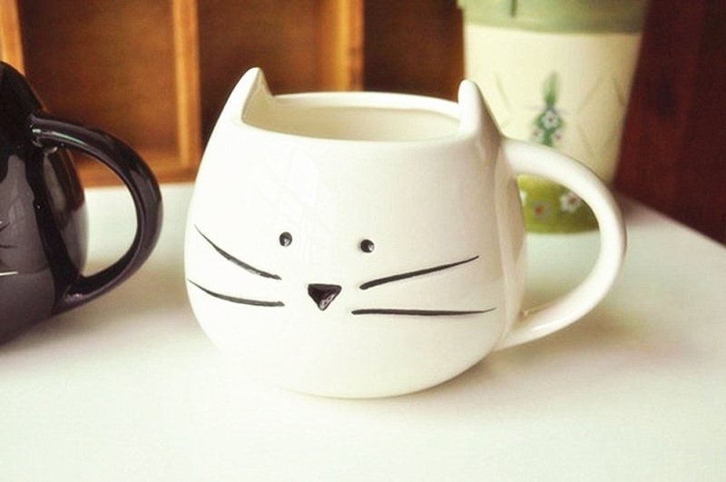 Милая кофейная чашка в виде котика