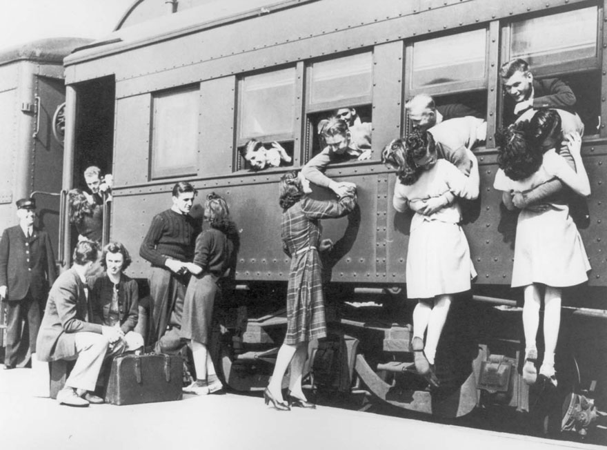 8. Прощание на вокзале перед отправлением на Вторую мировую войну