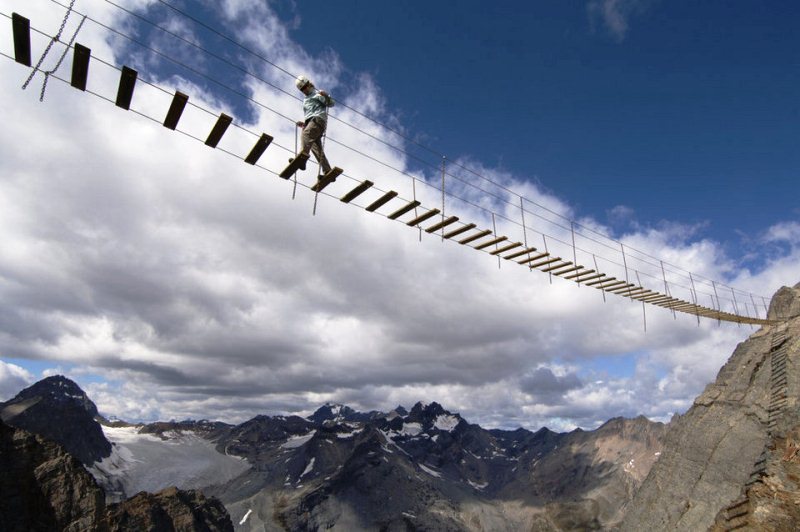 Опасные подвесной мост в Британской Колумбии