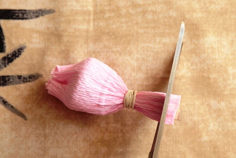 Как сделать цветы из гофрированной бумаги своими руками поэтапно фото 21