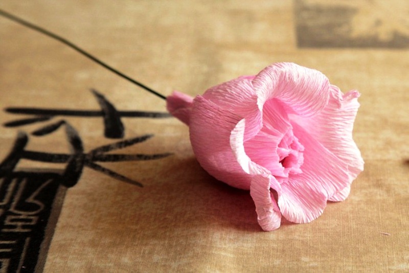 Как сделать цветы из гофрированной бумаги своими руками поэтапно фото 25