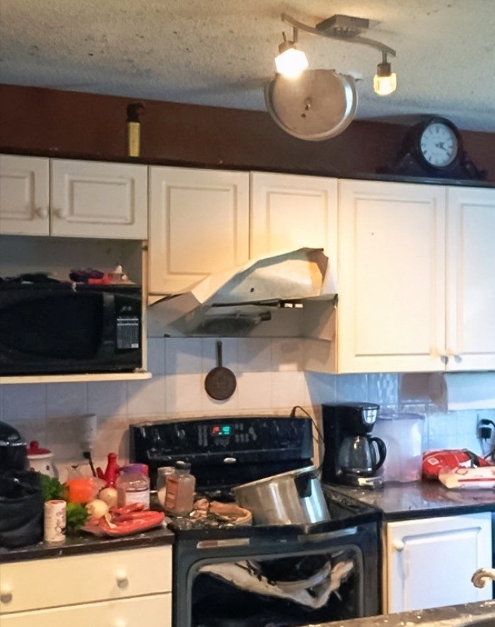 Разбитые кухонные приборы