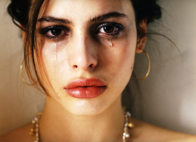 Плачущая девушка
