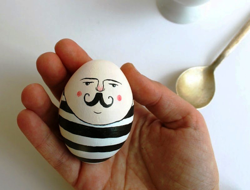 Яйцо в виде человечка