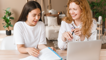 репетитор обучает дома