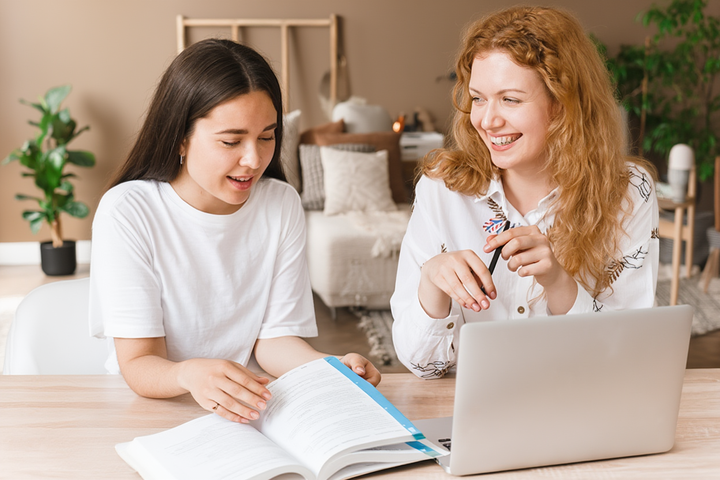 репетитор обучает дома