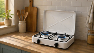 фото 2-х конфорочной настольной газовой плиты на кухне